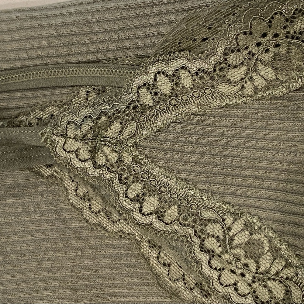 Green Tank with Lace Trim - Picture 4 of 6